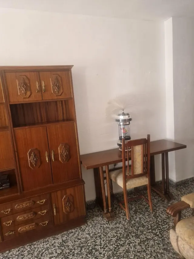 Piso exterior en esquina con ascensor, 3 dormitorios y terraza – Av. Barcelona — 9