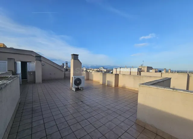 Ático con solárium privado de 66 m2 y parking cubierto a sol
