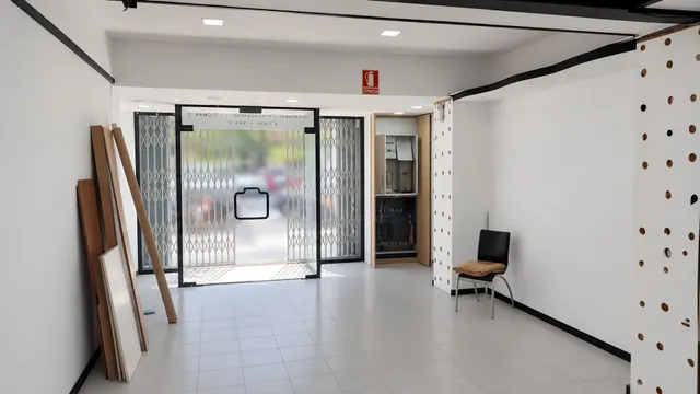 LOCAL COMERCIAL EN LA SAGRERA CERCA NUEVA estación AVE — 7
