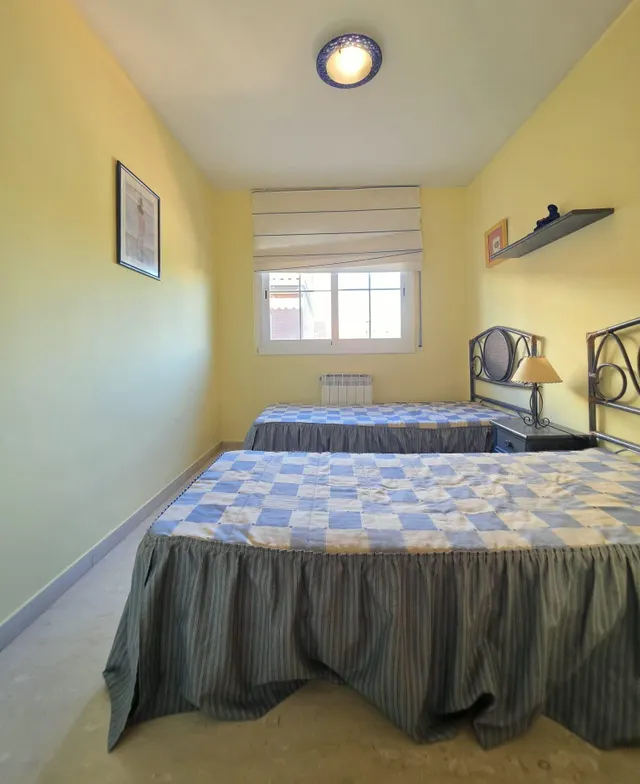 Chalet esquinero adosado en Vilafortuny — 37