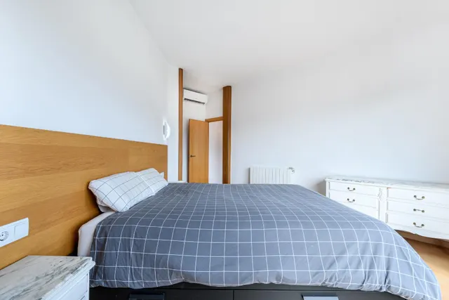 PISO ALTO CON BALCÓN/TERRAZA Y TRES PIEZAS EXTERIORES EN EL EIXAMPLE — 23