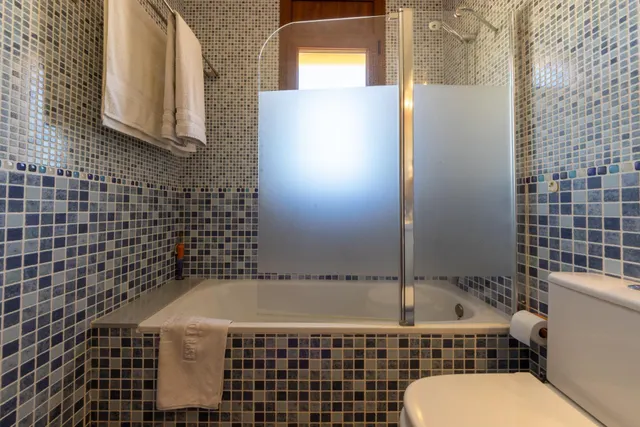 Espectacular Chalet en Mont-Roig del Camp con Piscina y Amplio Jardín — 36