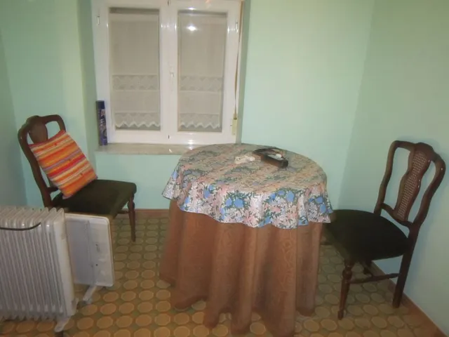 SE VENDE CASA DE VERANO EN EL CENTRO DE VALENCIA DE DON JUAN, PEQUEÑO PATIO. — 9