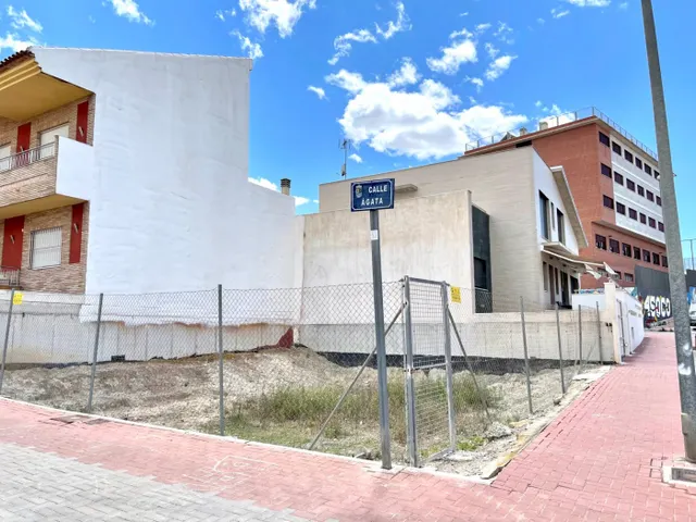 Solar en esquina en Cañada de las Eras — 2