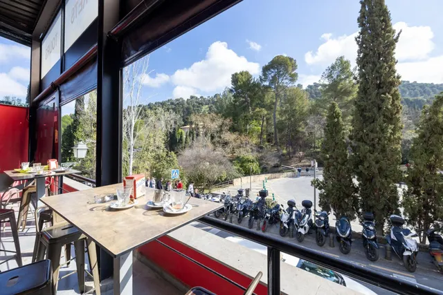 Edificio en venta frente al monumento más visitado de España