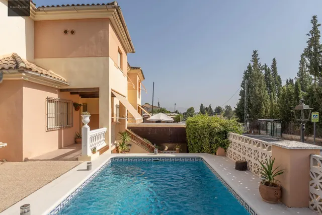 EXCLUSIVA VIVIENDA CON PISCINA PRIVADA EN URBANIZACIÓN "EL TORREÓN" EN ALBOLOTE. — 49
