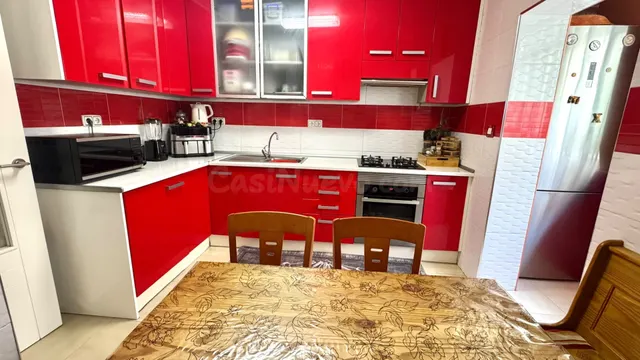 CUARTO PISO CON ASCENSOR - 4 habitaciones - VIRGEN DEL REMED - foto 3