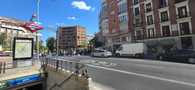 Alquiler de Piso Exterior en Trafalgar con Balcones y Terraza — 27
