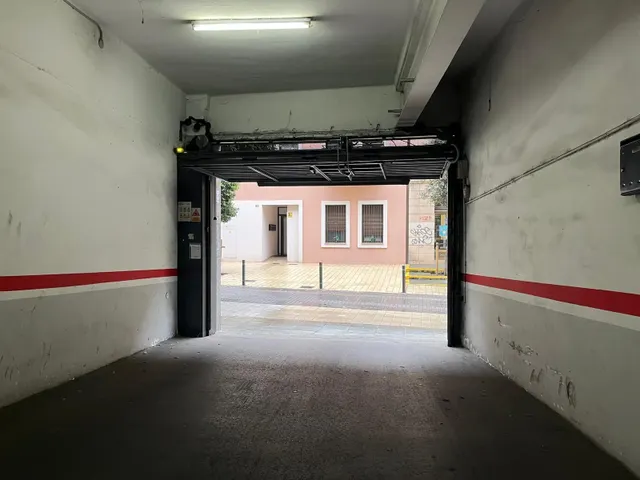 Dos plazas de parking juntas en el centro del Hospitalet de Llobregat — 7