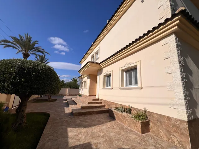 Villa 11 habitaciones 572m² en venta - Cabo Roig — 47