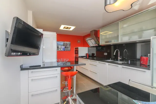 Exclusividad y diseño: 2º piso con ascensor, parking y suite de lujo — 12