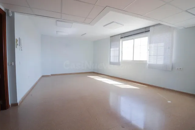 SE VENDE AMPLIA OFICINA EN VILLA INÉS - HUÉRCAL DE ALMERÍA - foto 4