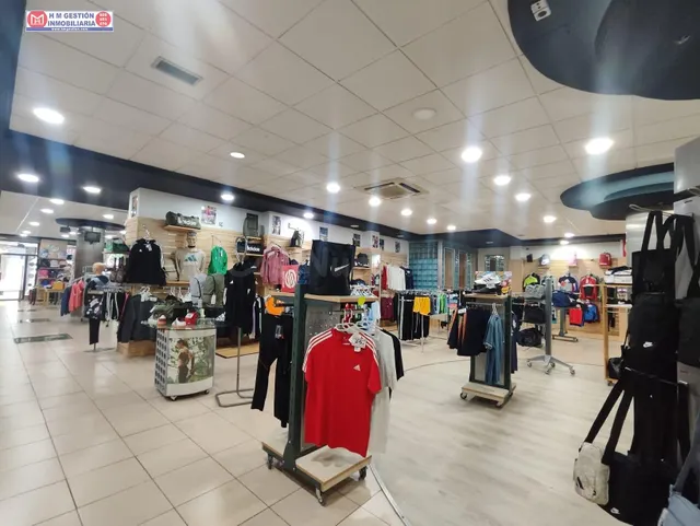 LOCAL EN FUNCIONAMIENTO JUNTO A PLAZA DE ESPAÑA DE MÁS DE 50 - foto 4