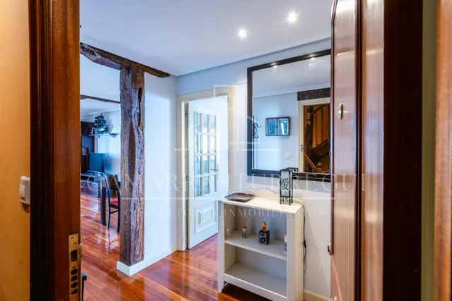 Gamarra Iturregui Consultores Inmobiliarios vende acogedora vivienda listo para entrar a vivir con garaje opcional en pleno Casco Viejo de Bermeo junto al Puerto. — 14