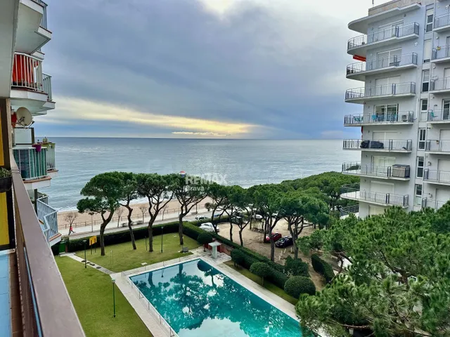 Blanes | Acogedor piso en primera línea de mar con vistas pa