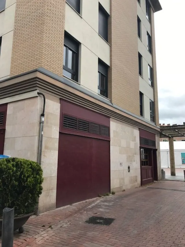 Local comercial en venta en c/ Yanguas y Miranda — 6