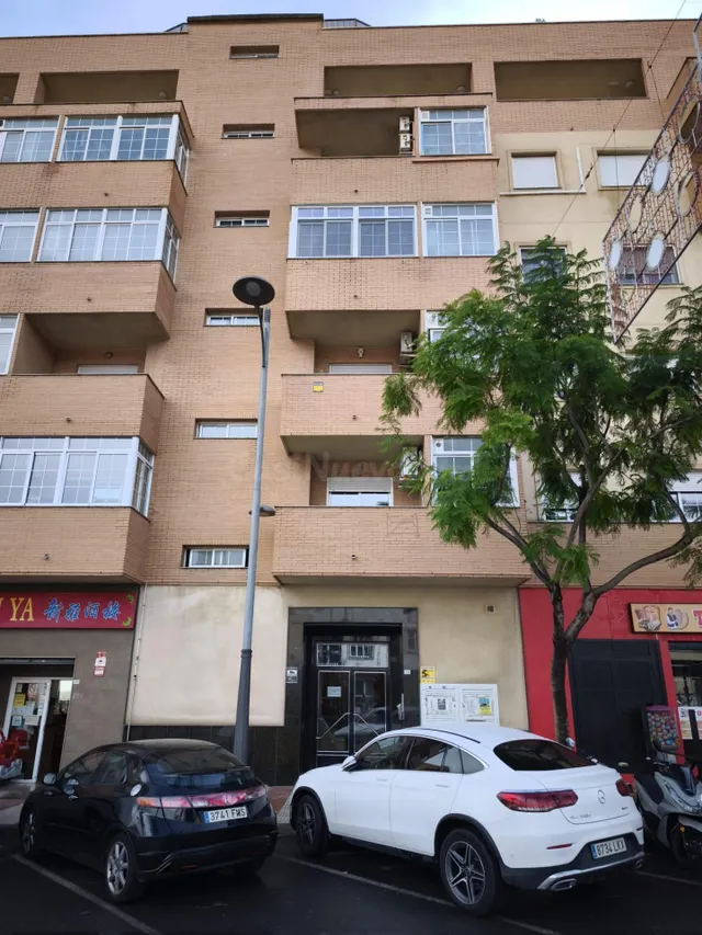 Se vende plaza de garaje en Avda. Carlos III - Aguadulce — 2