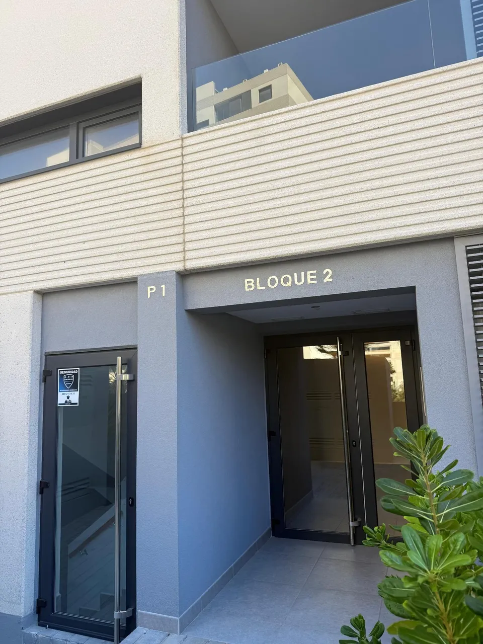 Apartamento de lujo en primera línea de mar con 3 dormitorios, 2 terrazas y parking incluido