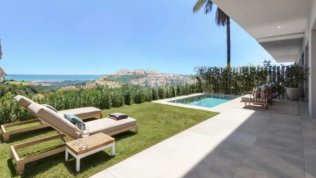 Adosado de lujo en Casares del Sol con piscina privada, jard - foto 2