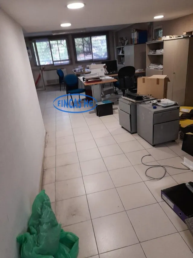 Gran local comercial haciendo esquina de 220m2. en el barrio de Los Ángeles — 3