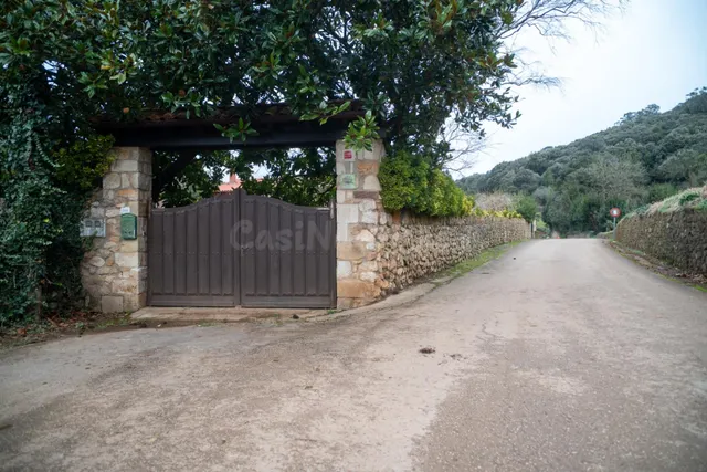 CASA CON TERRENO EN OREÑA