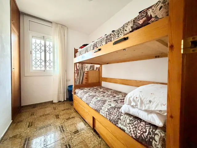 3 dormitorios, jardín, parking, piscina comunitaria. — 27