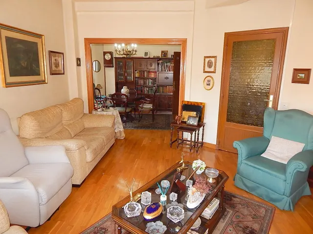 ETXEA Vende piso en el centro de Pamplona, 4 dormitorios, salón cocina, baño y aseo — 5