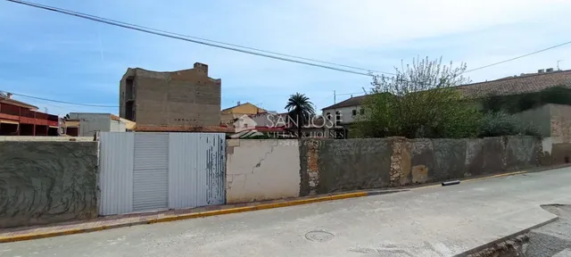SE VENDE CASA EN JACARILLA,  PARA REFORMAR — 23