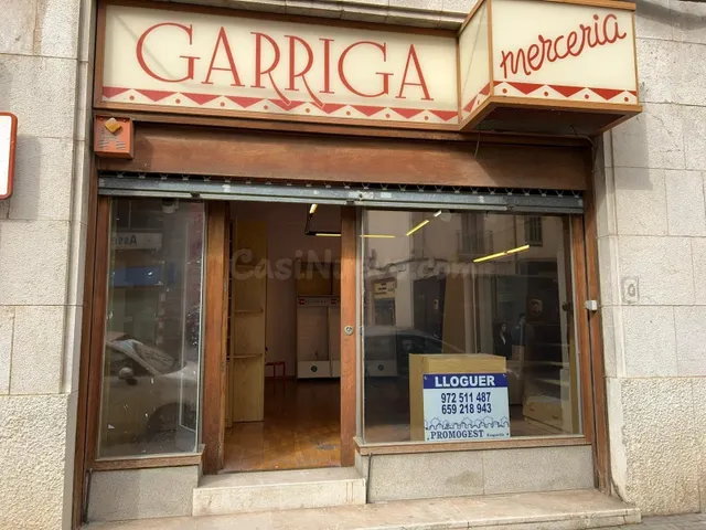 Local comercial céntrico próximo a la Casa Natal de Salvador