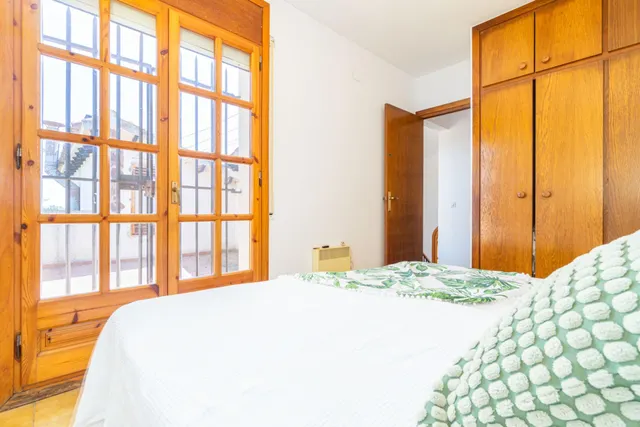 Casa rústica con gran jardín en Bon Relax, Sant Pere Pescador — 28