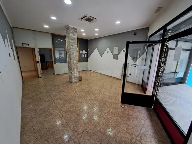 LOCAL COMERCIAL EN ALQUILER - foto 2