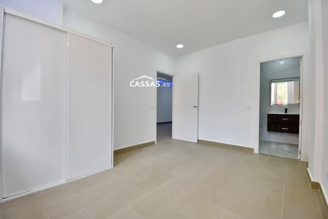 ZONA CENTRO– Planta baja Reformado a estrenar con 2 habitaciones y 2 baños. — 15