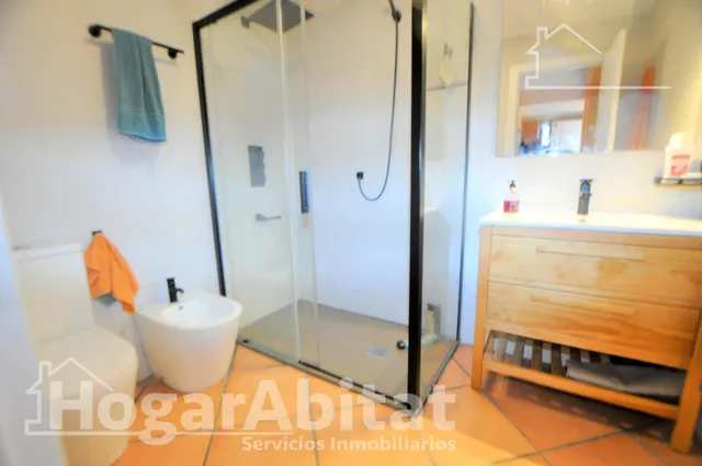 ¡Magnífico chalet! Amplio y lleno de luz, con piscina, terraza, garaje y parcela — 35