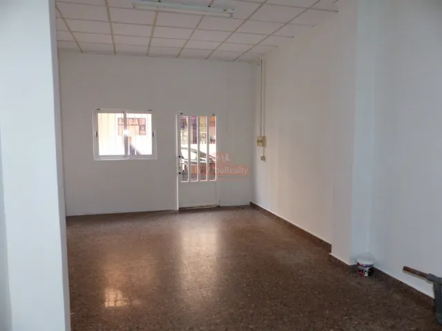 SE ALQUILA LOCAL COMERCIAL EN ZONA CENTRO- CARRETAS- EROSKI — 5