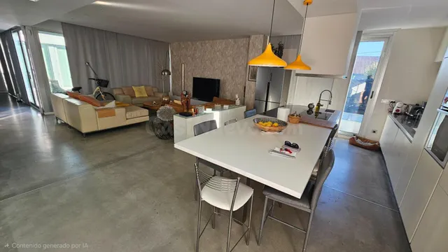 EXCLUSIVA PROPIEDAD CON PISCINA, ASCENSOR Y GRAN GARAJE EN C - foto 2