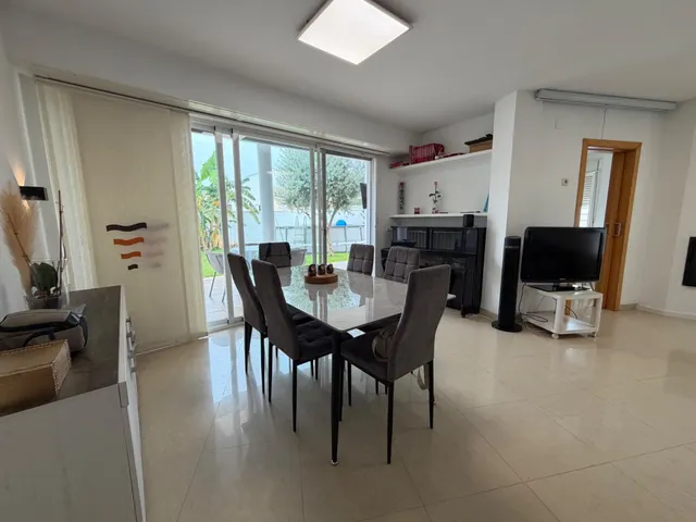INTERESANTE CHALET EN LA POBLA DE VALLBONA — 6