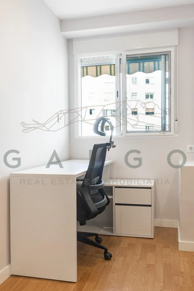 Comprar piso reformado con garaje junto a Plaza Xúquer — 46