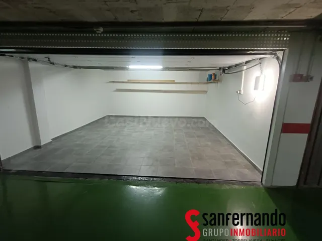 Se alquila garaje cerrado para dos coches en la calle La Fol - foto 2