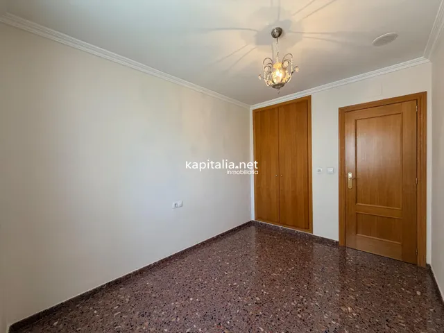 Piso con vistas en urbanización con piscina — 20