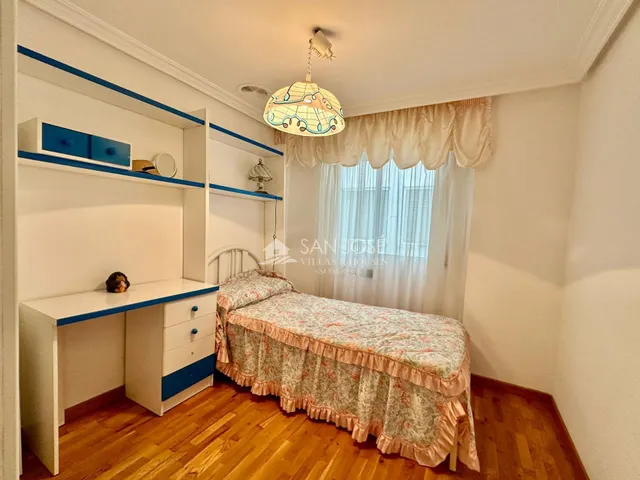 VENTA DE PISO EN TORREVIEJA, PRIMERA LÍNEA DE PLAYA Y VISTAS AL MAR — 18