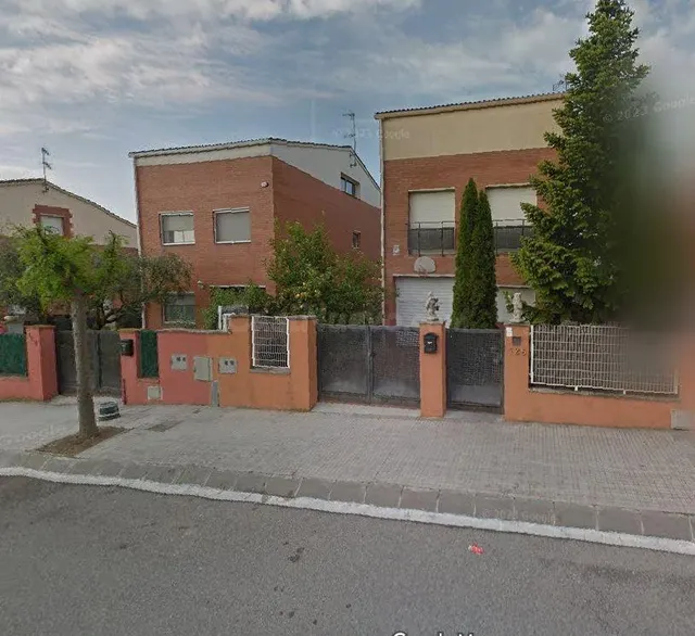Se vende casa OKUPADA en Granada (La) (Barcelona) - foto 3