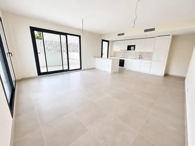 ¡ESPECTACULAR BAJO CON AMPLIA TERRAZA Y VISTAS AL MAR EN SANTANGELO SUR! — 4