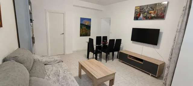 Piso en venta en Santa Rosa–Valdeolleros: comodidad, terraza