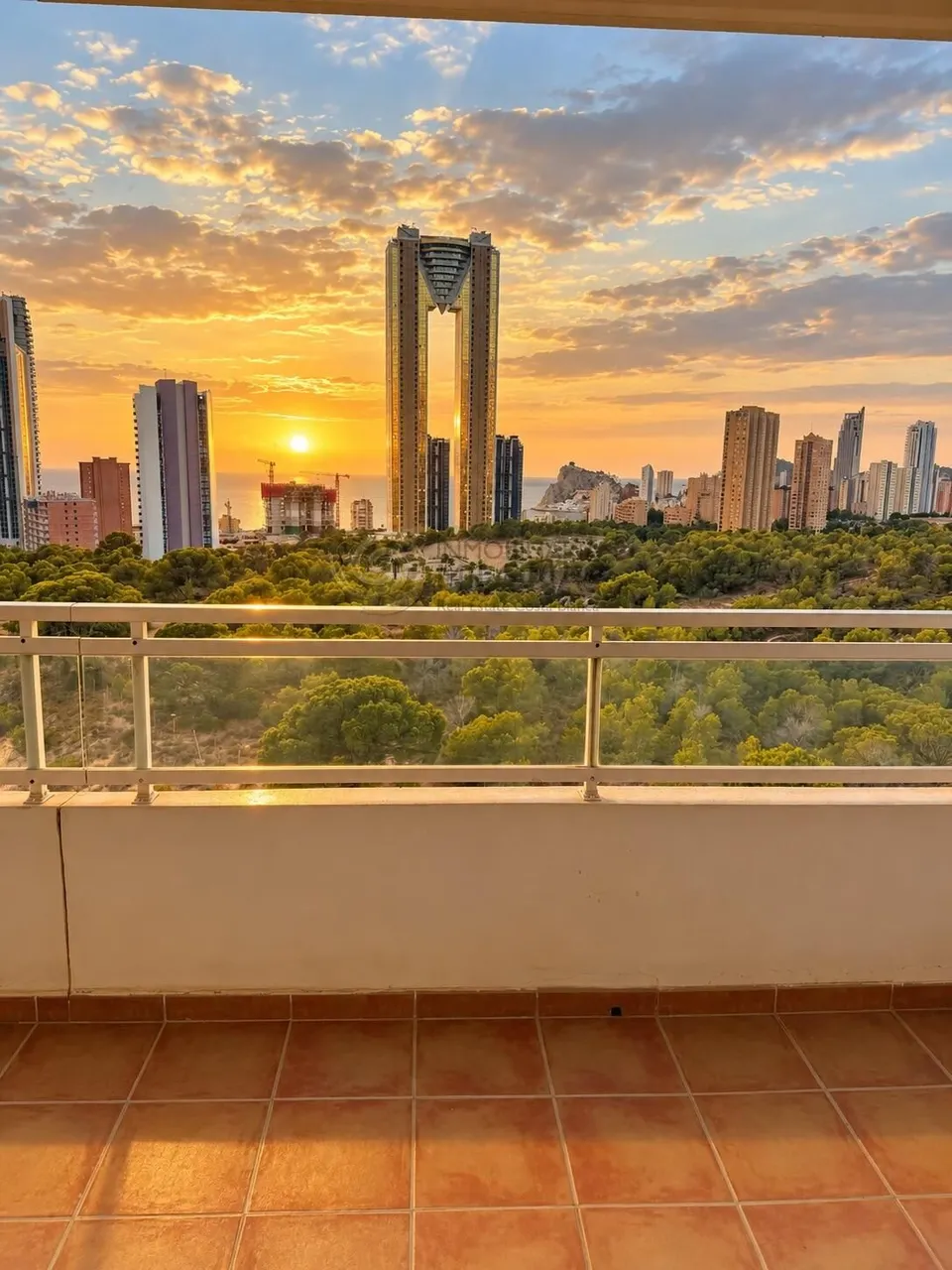 ALQUILER ANUAL EN RESIDENCIAL TERRAMAR – VÍA PARQUE, BENIDORM