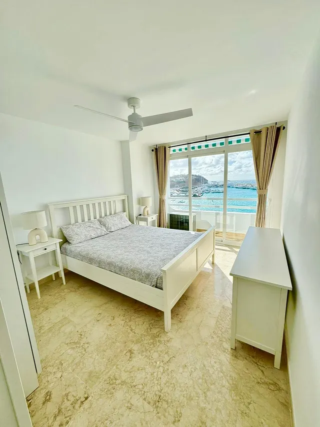 Fantástico apartamento en alquiler de larga duración en primera línea de playa en Puerto Adriano. — 15