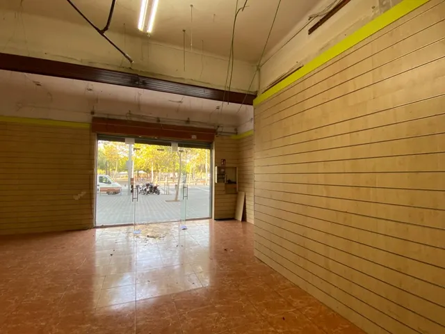 Local diafano en acera "Prime" Passeig Joan de Borbó — 16