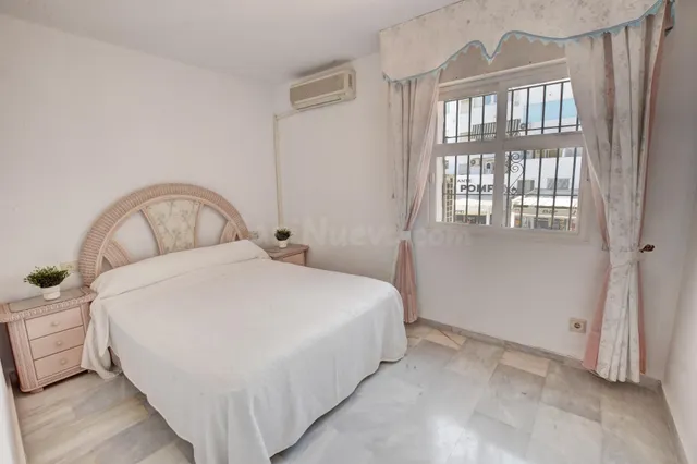 Piso de 2 Dormitorios alado de la Playa con Vistas al Mar, Piscina y Garaje — 19