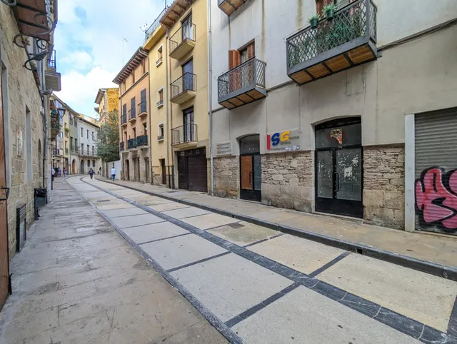 Local  comercial en Estella — 10