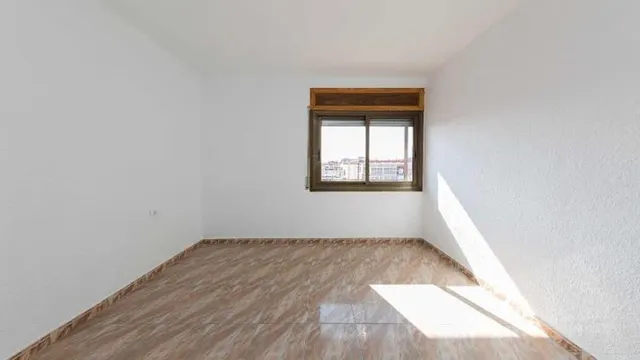 PISO EN VENTA CON INQUILINO C/ PEDRO ANTONIO DE ALARCON - BADALONA — 6