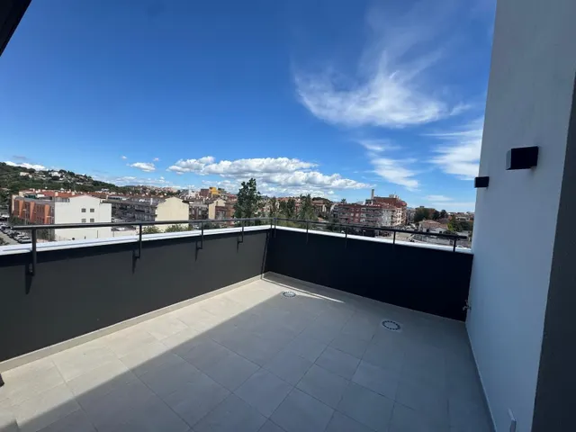 Dúplex de obra nueva a estrenar cerca de la playa con parkin - foto 2